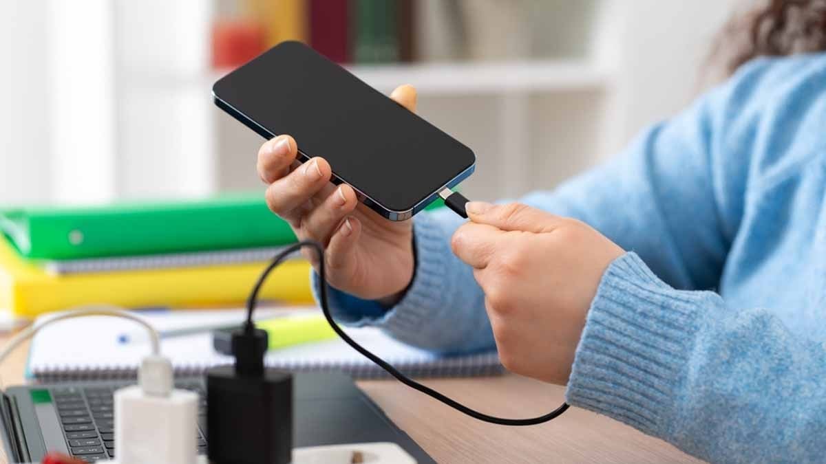 Telefonunuzu şarj ederken aynı zamanda paradan tasarruf etmenizi sağlayacak üç kural…