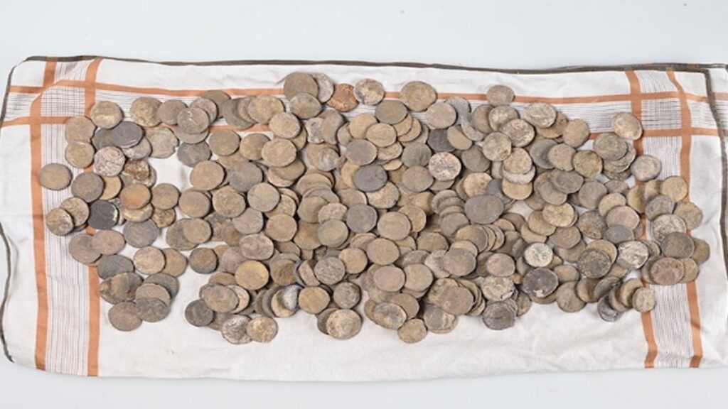 Tesadüfen bulduğu hazineyi yıllarca gizledi: Değeri rekor kırdı