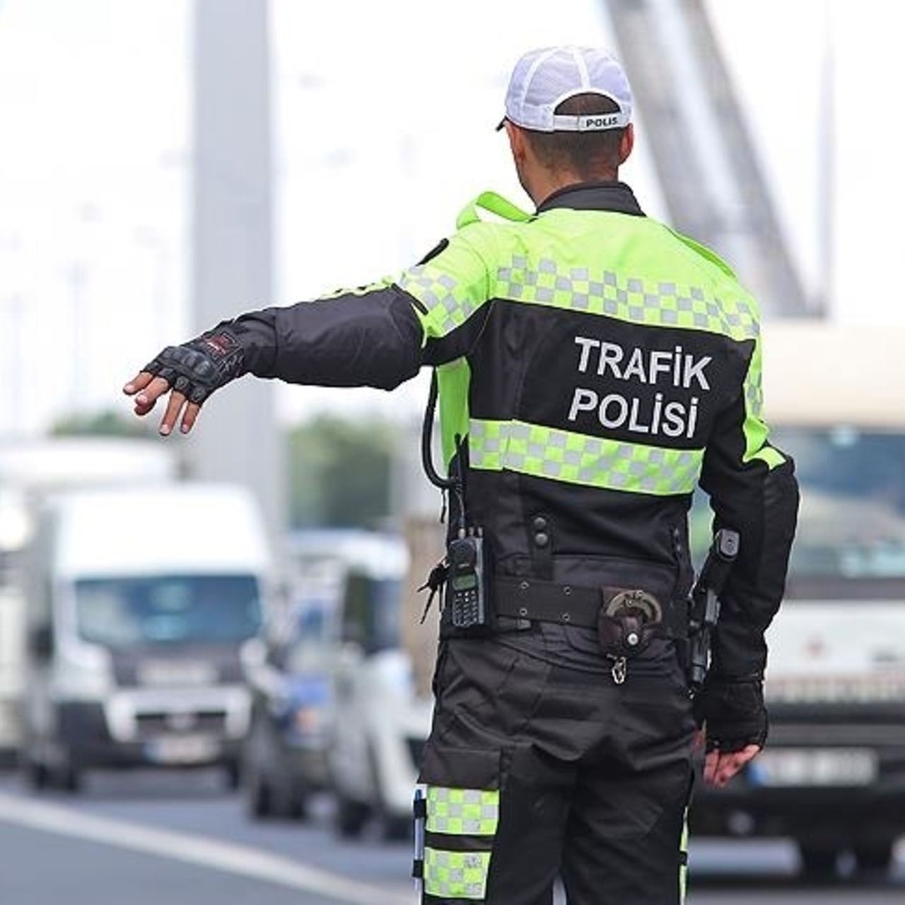 Trafikte makas atan yandı!