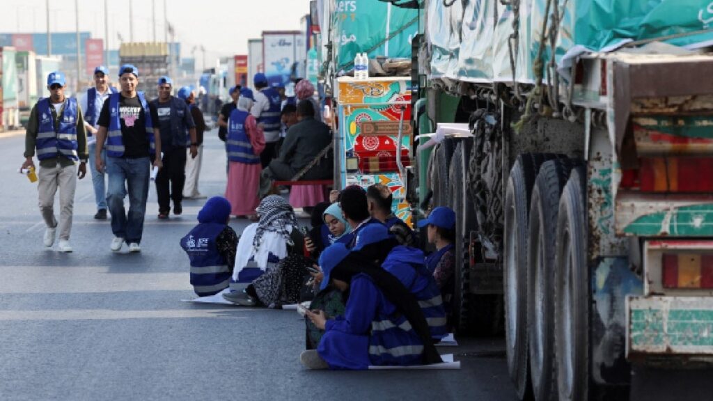 Trump ‘Hamas anlaşmaya uyuyor’ demesine rağmen, Gazze’ye hala yardım gitmiyor