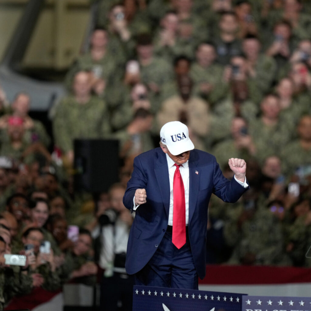 Trump Japonya’da dans etti