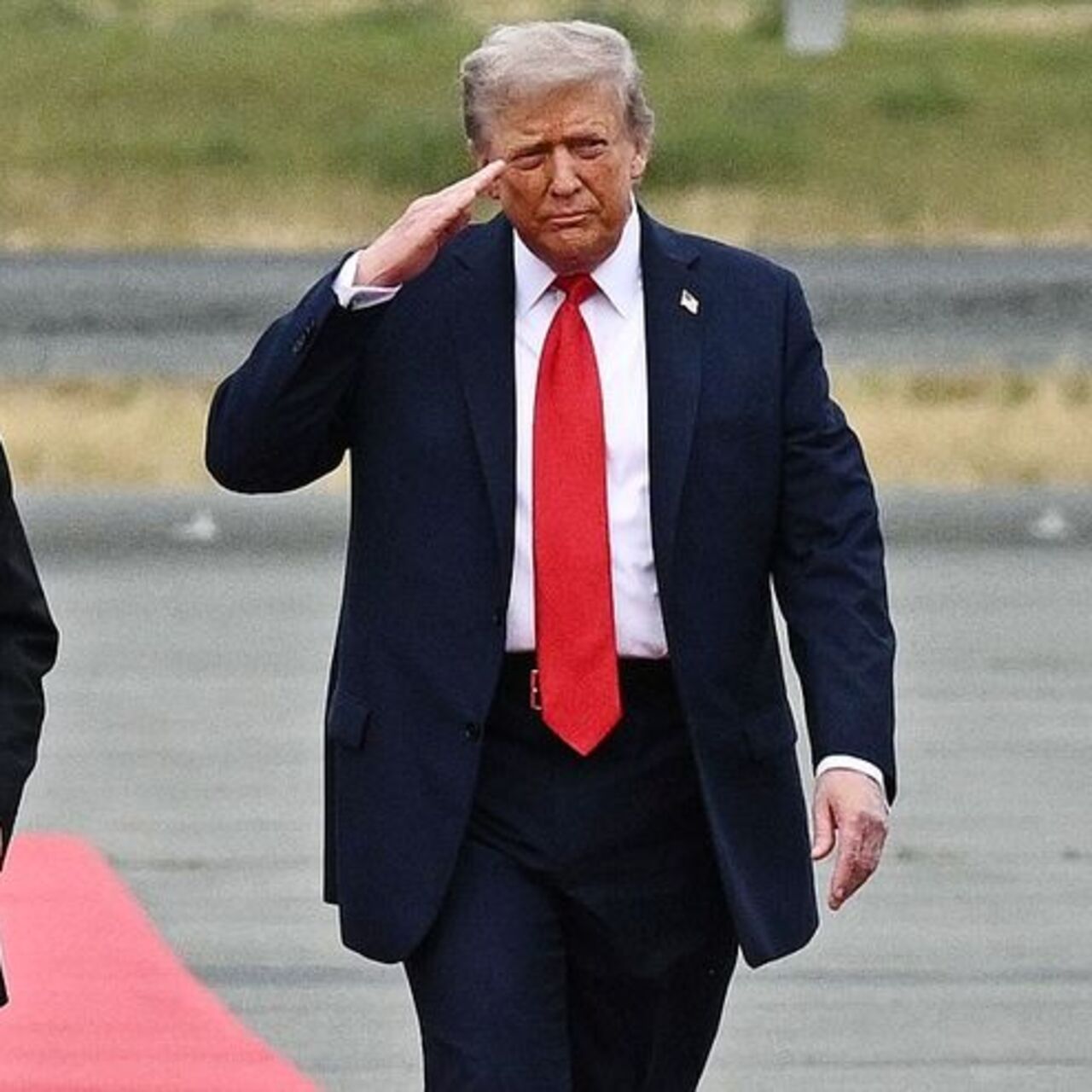 Trump-Putin zirvesi ertelendi