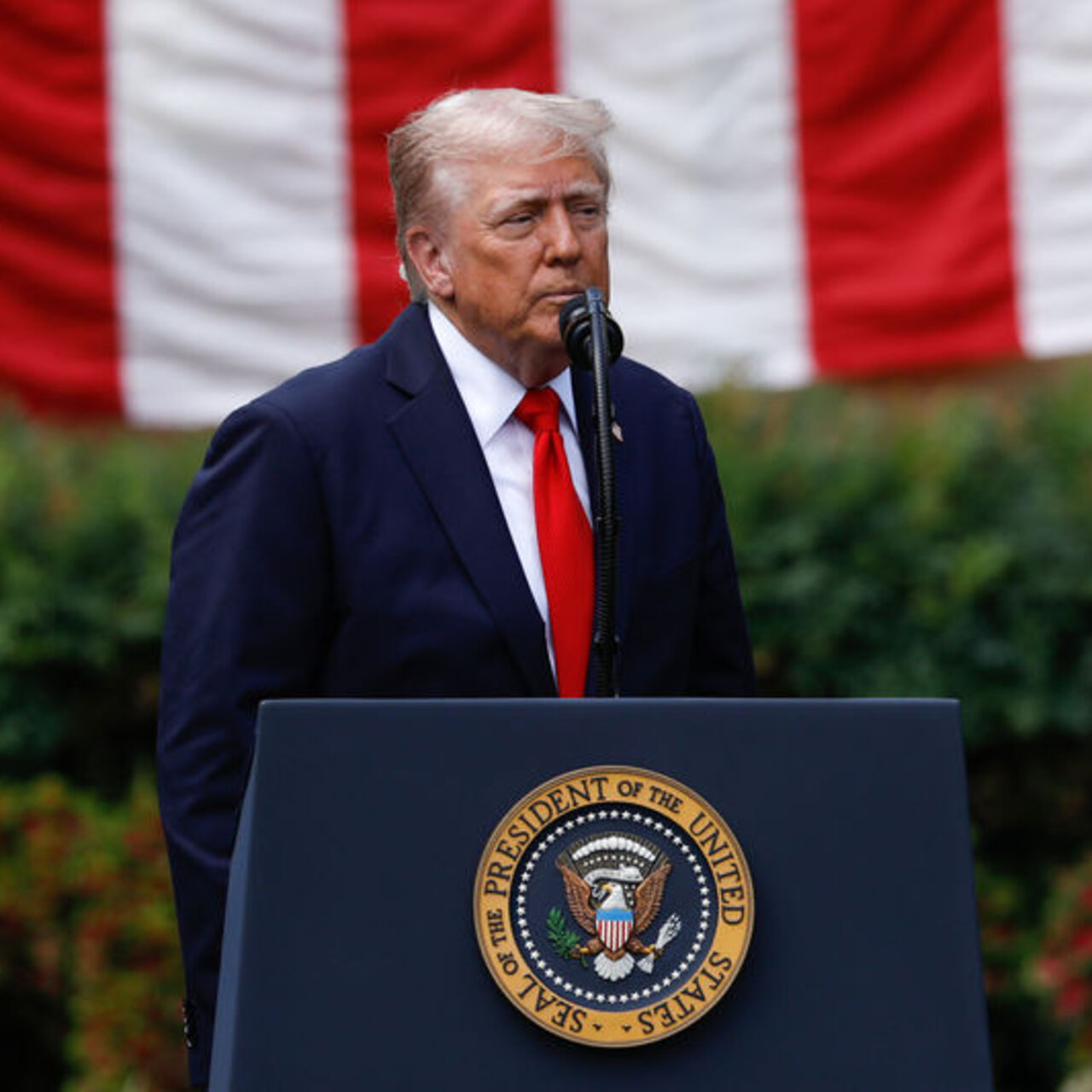 Trump’tan Venezuela’yı vurma sinyali