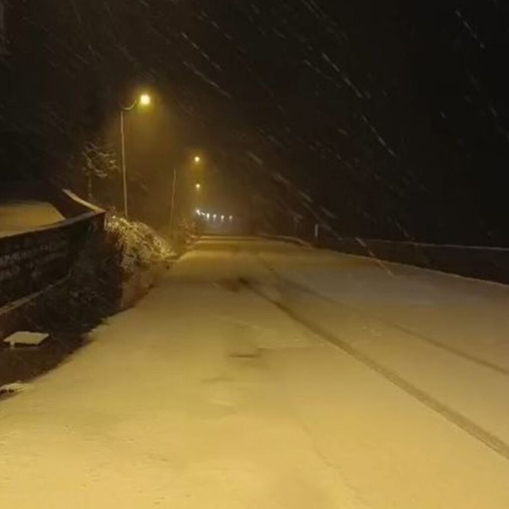 Uludağ’ın zirvesi beyaza büründü