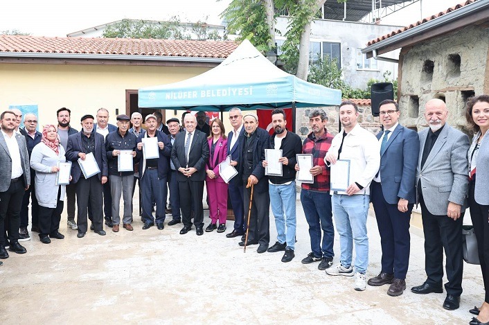 Ürünlü’de 275 hak sahibine imarlı tapu sevinci