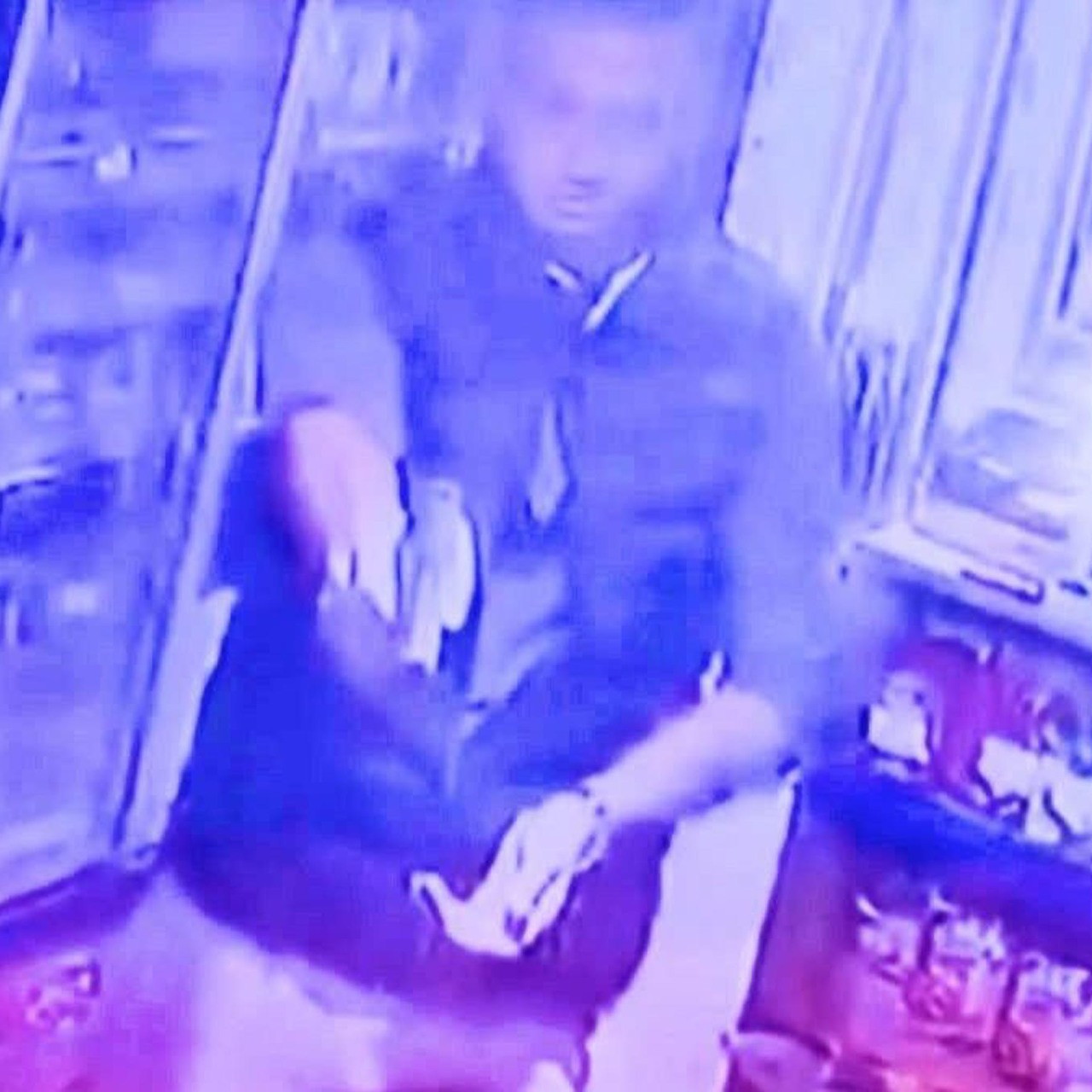 Uzman çavuşu öldürüp otomobilini gasp etti! Polislere ateş açtı!