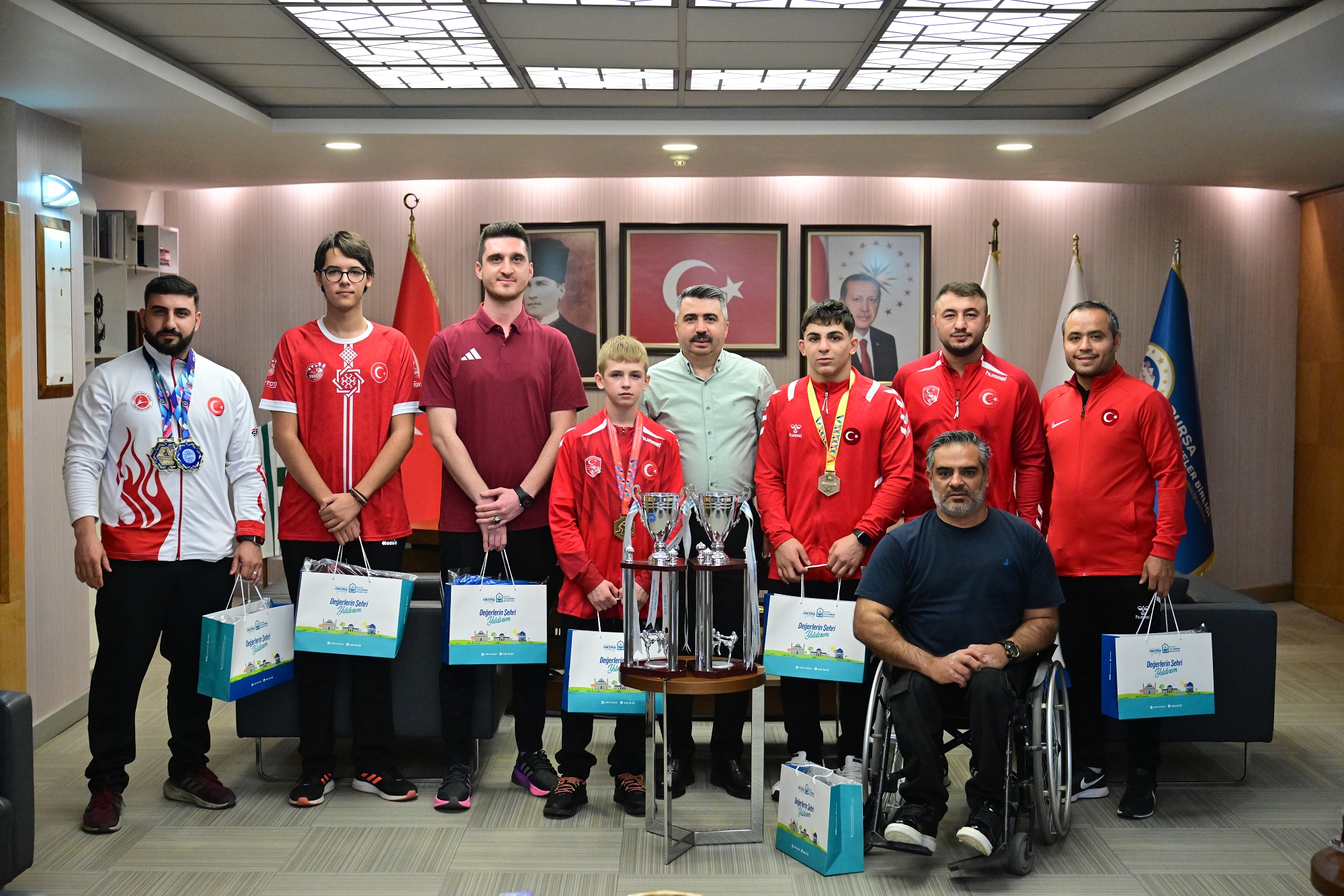 Başkan Yılmaz şampiyonları ağırladı