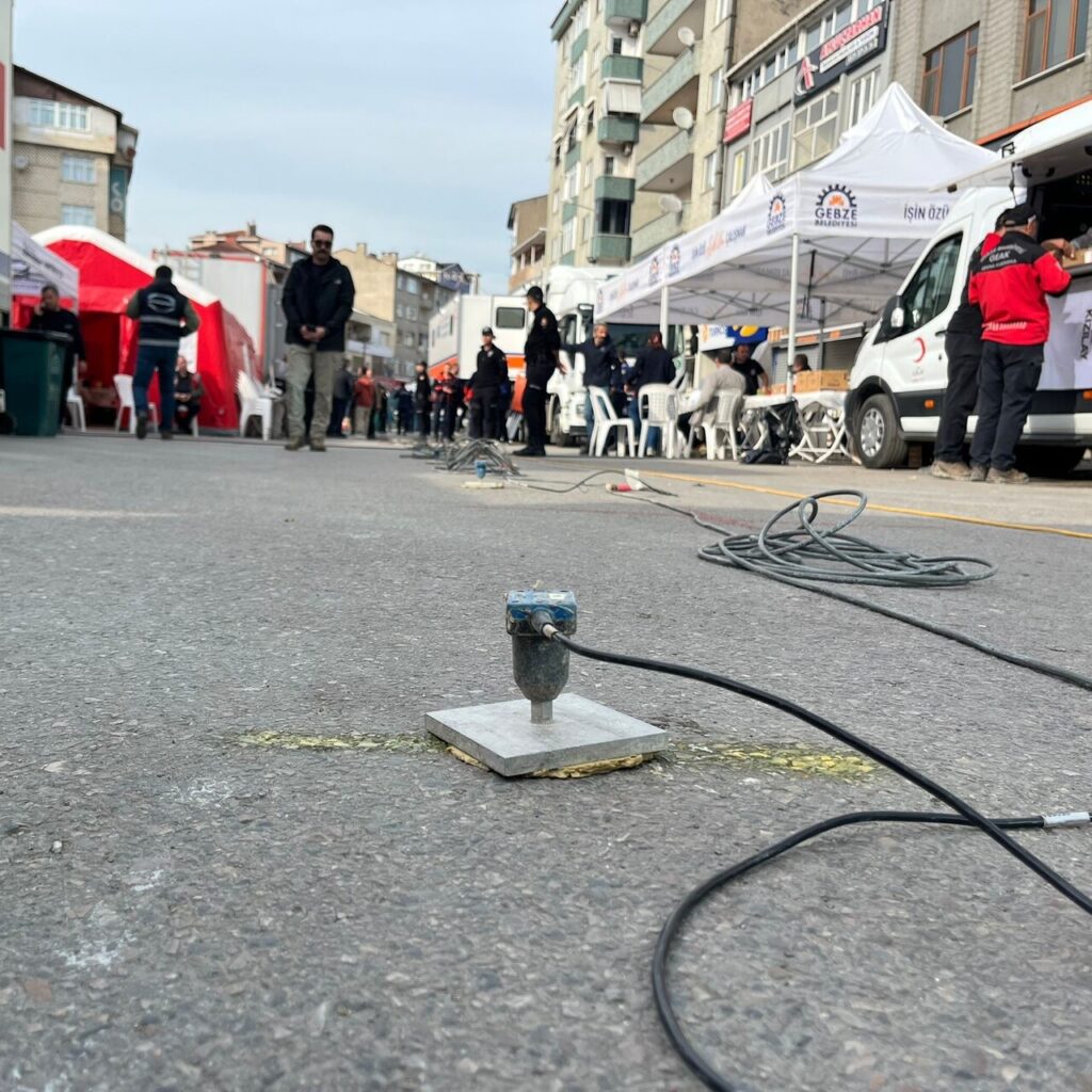 Gebze’de 21 bina tahliye edildi! Georadarla ölçüm yapılıyor!