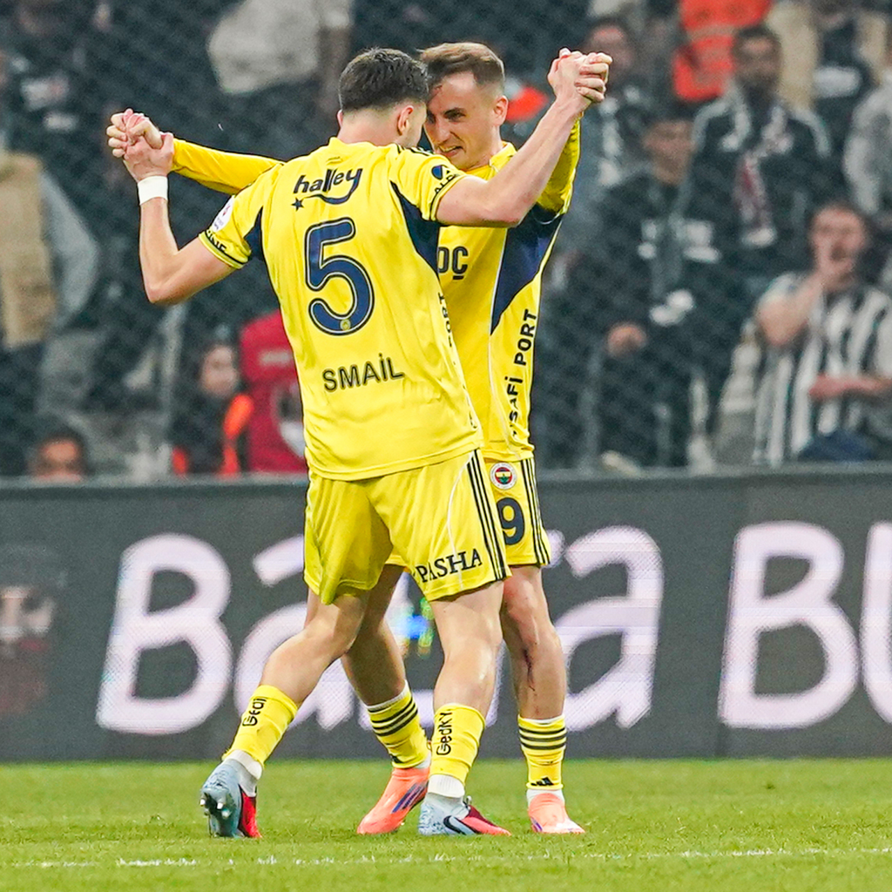 İsmail Yüksek göz dolduruyor