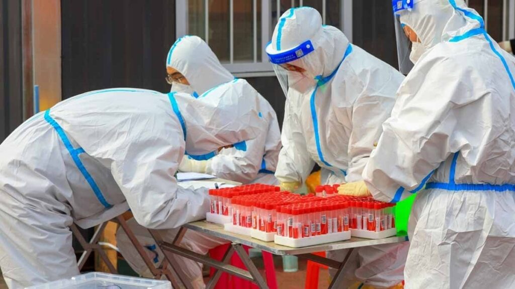 28 kişi öldü, binlerce enfekte var! Türklerin sevdiği ülkede salgın…