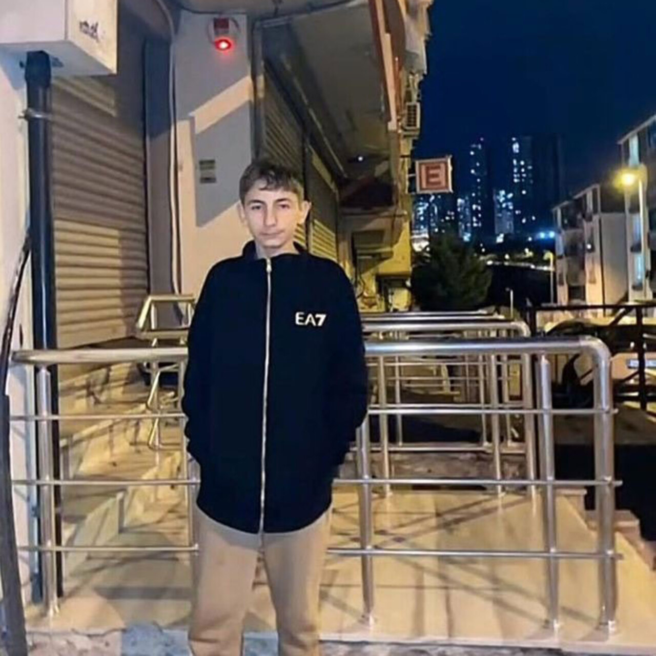 6 ay önce de ablası vefat etmiş… 13 yaşındaki Eren’in ölümünde tavuk döner şüphesi!