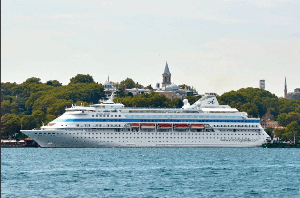 600 Rus turisti taşıyan gemi İstanbul’a yanaşamadı: Rus basını ‘Türkler intikam aldı’ diye yorumladı