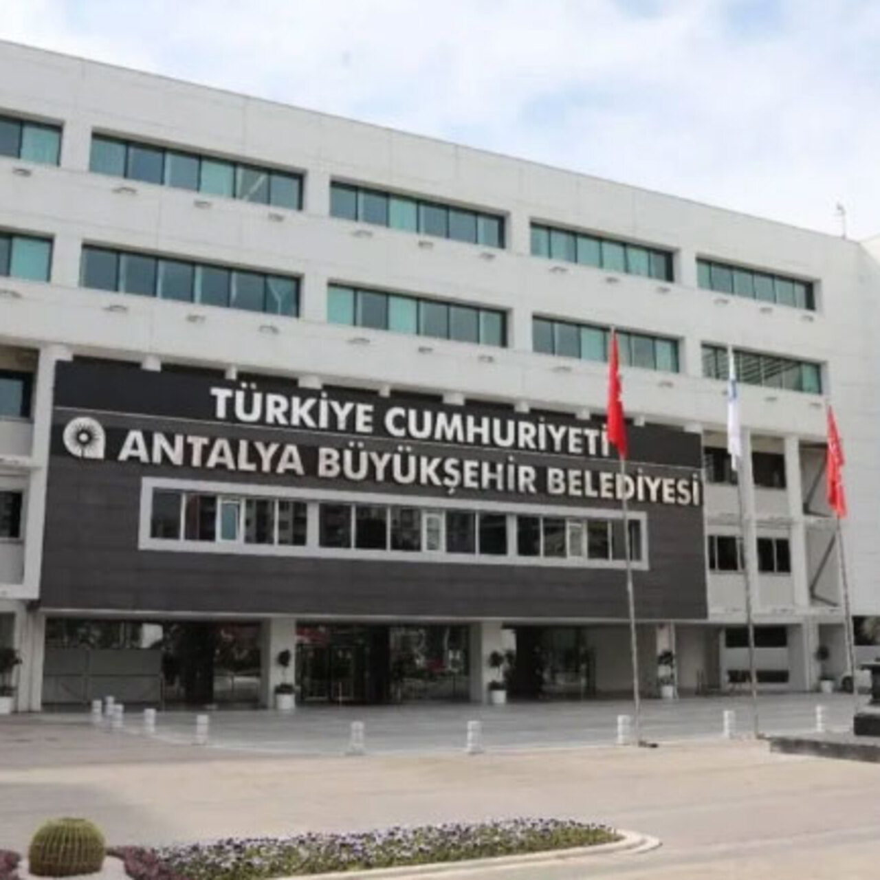 Antalya Büyükşehir’de rüşvet soruşturması: 7 gözaltı