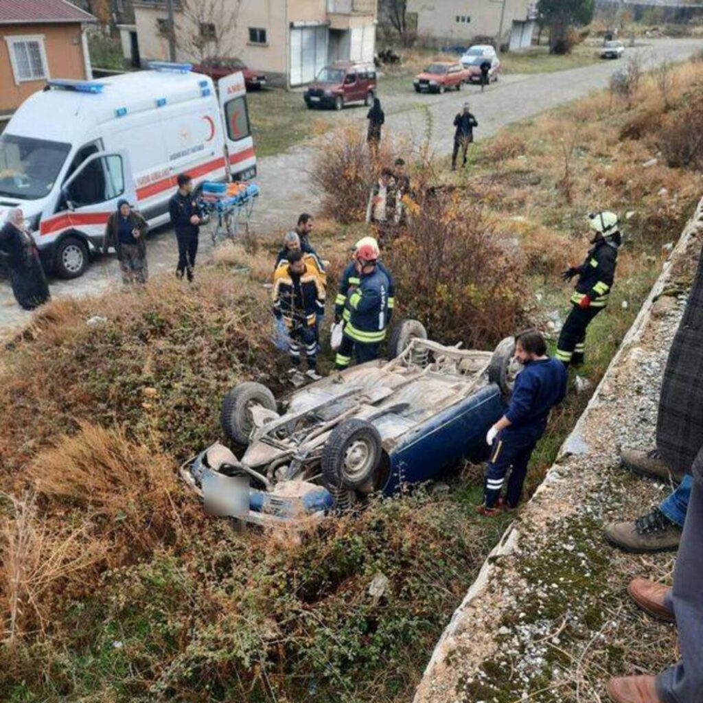 Araç şarampole yuvarlandı: 1 ölü