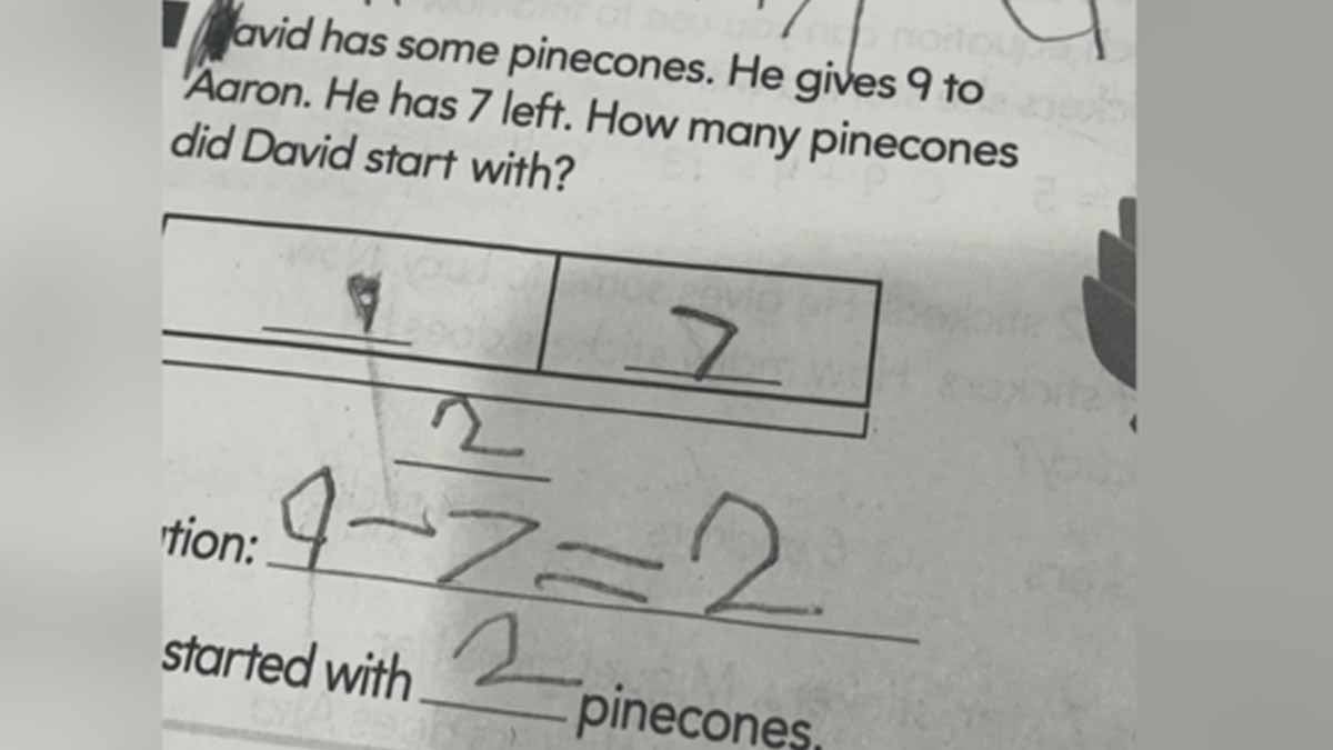 Baba oğlunun ödevini kontol ederken, gördüğü 2 basit kelime karşısında donakaldı