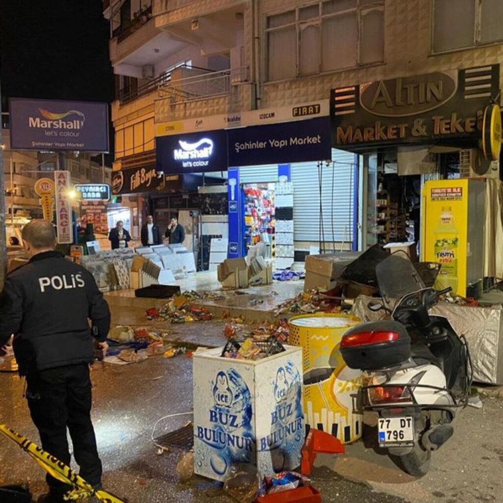 Babasının dükkanını ateşe verdi! 2 yaralı