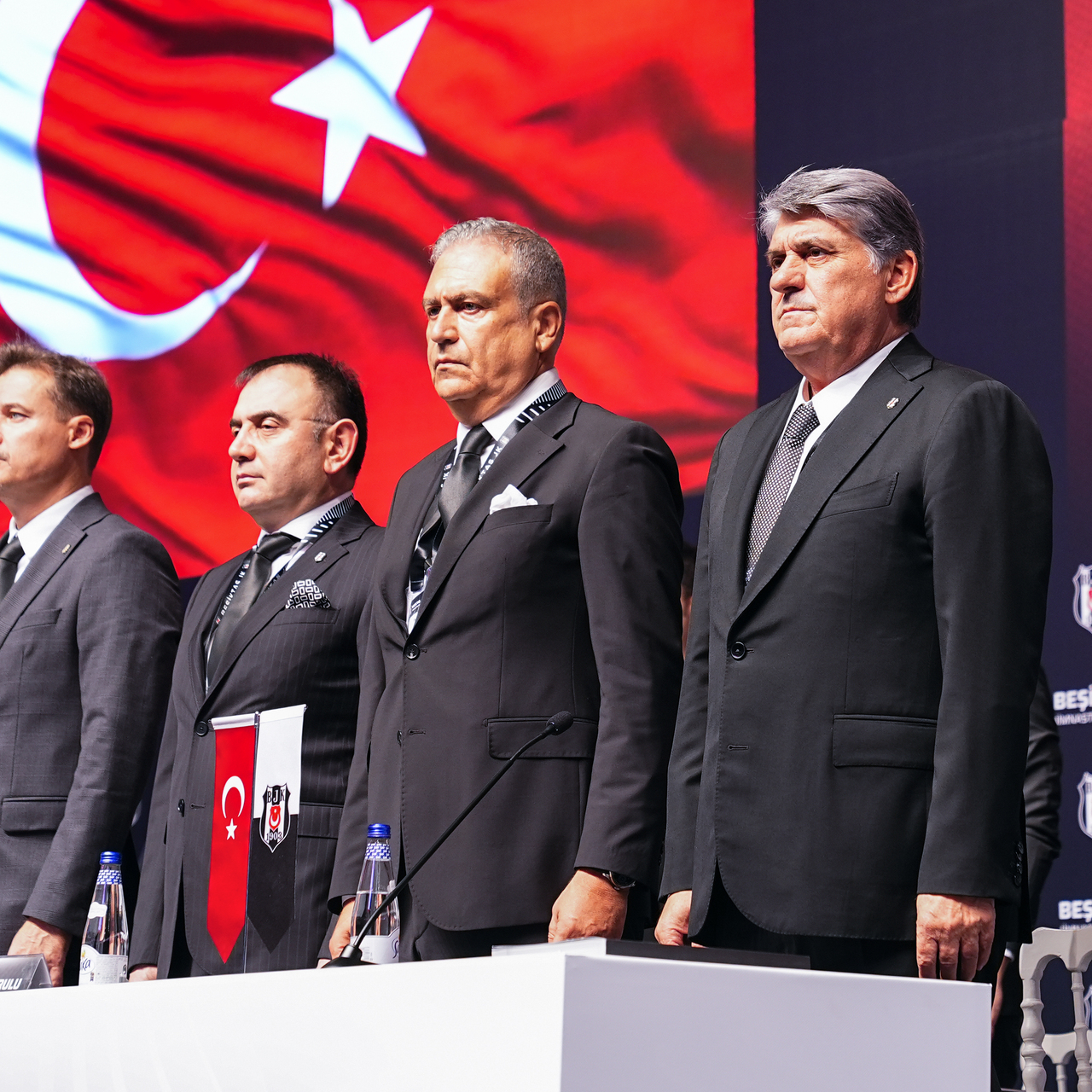 Beşiktaş’ta başkan Serdal Adalı ibra edildi!