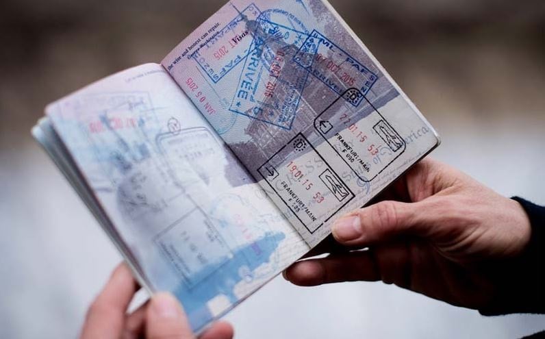 Bu ülkenin pasaportu gücünü hızla kaybediyor! Ekonomi de ABD ve Çin ile yarışıyor