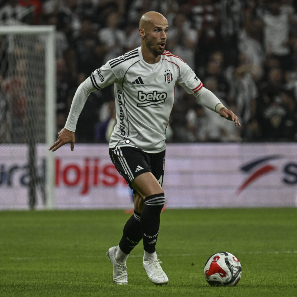 Cerny seriye bağladı!