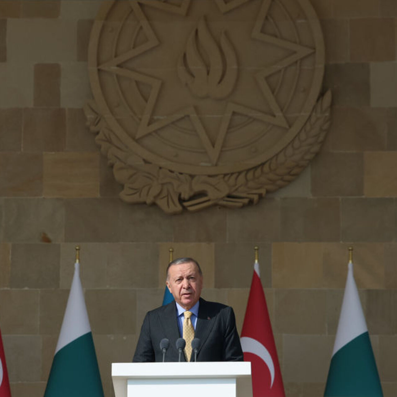 Cumhurbaşkanı Erdoğan’dan Azerbaycan dönüşü açıklamalar