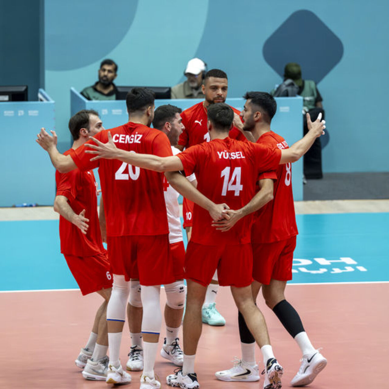 Efeler ilk maçında Katar’ı devirdi