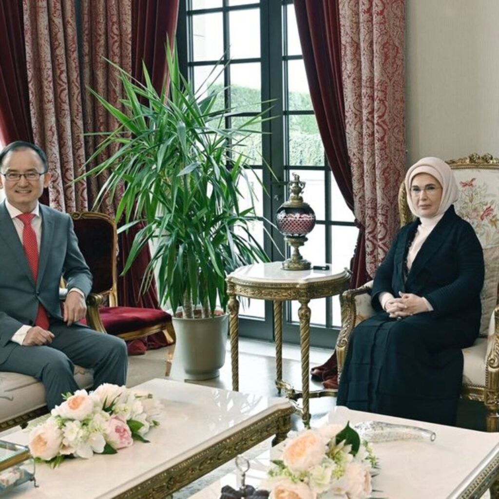 Emine Erdoğan, Çin’in Ankara Büyükelçisi ile bir araya geldi