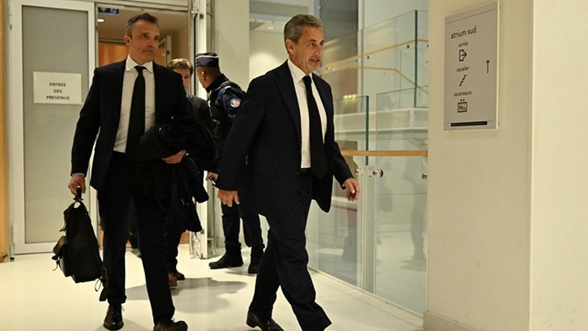 Eski Fransa Cumhurbaşkanı Sarkozy hapisten çıkıyor