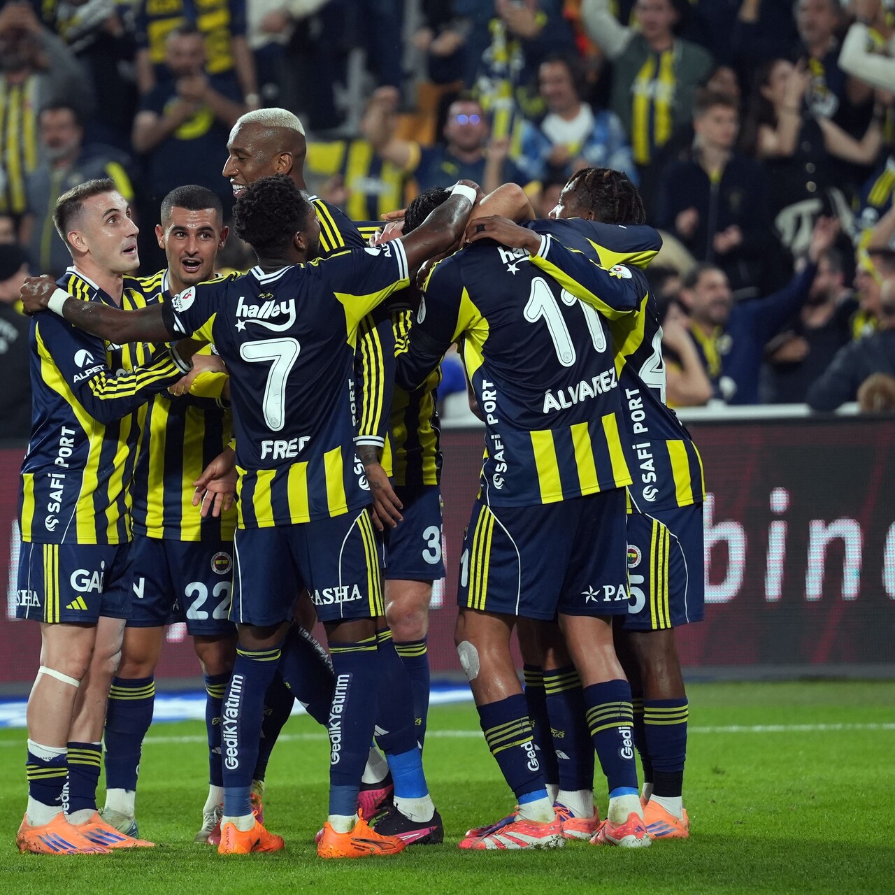 Fenerbahçe doludizgin!