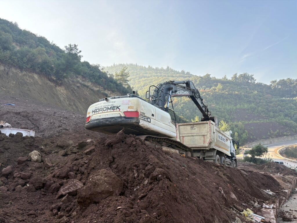 Gemlik Belediyesi’nden Kurşunlu’da Yeni Yol Çalışması