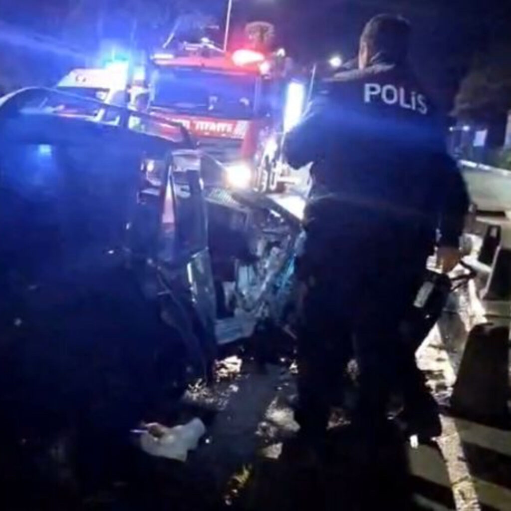 Hatalı sollama kazaya neden oldu: 3 yaralı