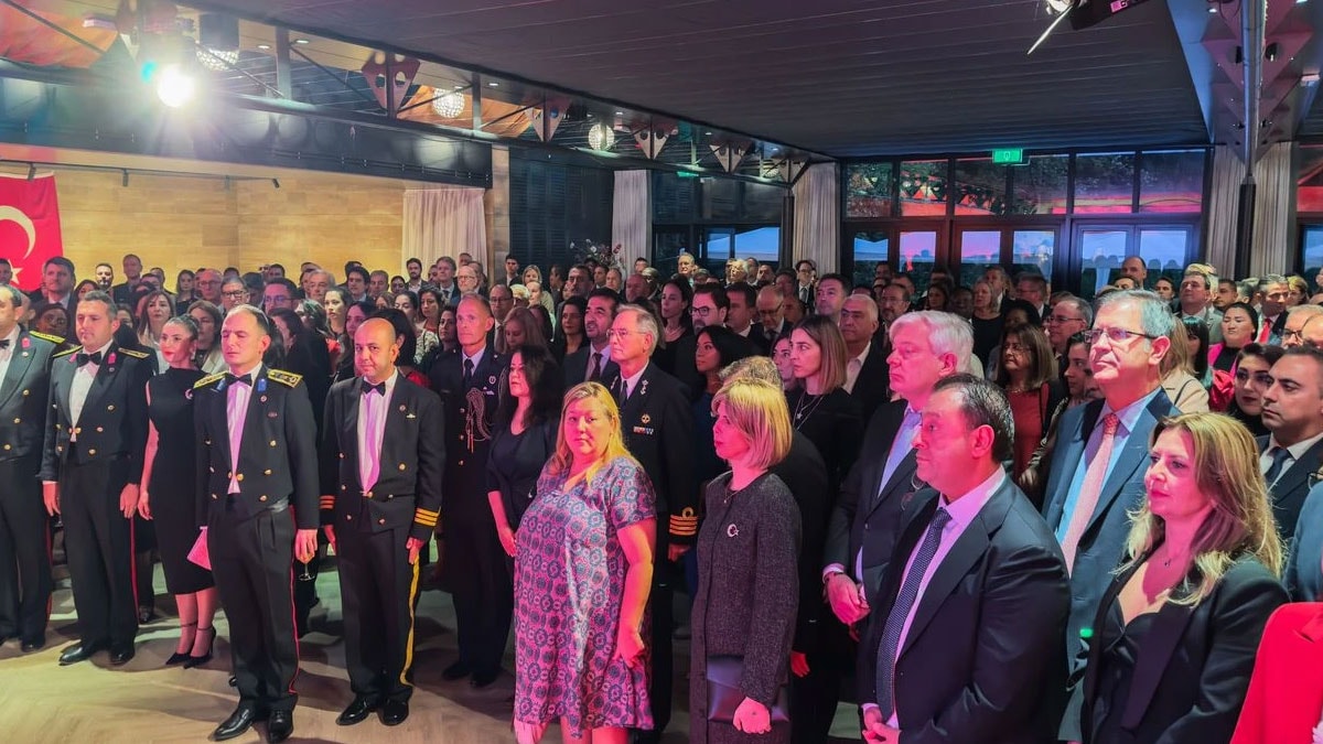 Hollanda’da çifte Cumhuriyet coşkusu