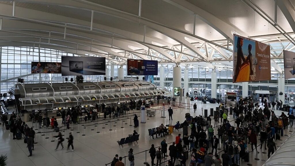 Hükümet 39 gündür kapalı: 1700’den fazla uçuş iptal edildi