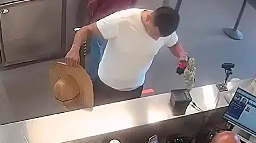 İç çamaşırına sokup sınırı geçmeye kalktı! Pantolondaki şişlik ele verdi