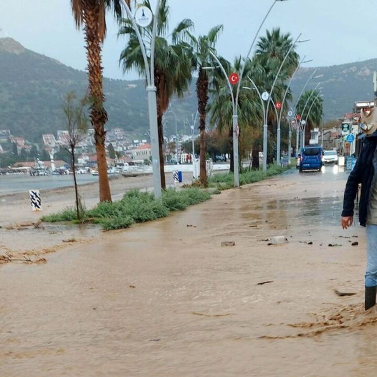 İzmir’de sağanak ve sel!