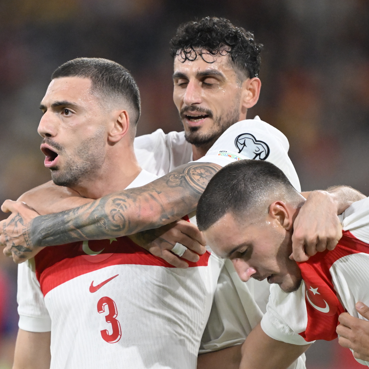 Karizmayı çizdiler!