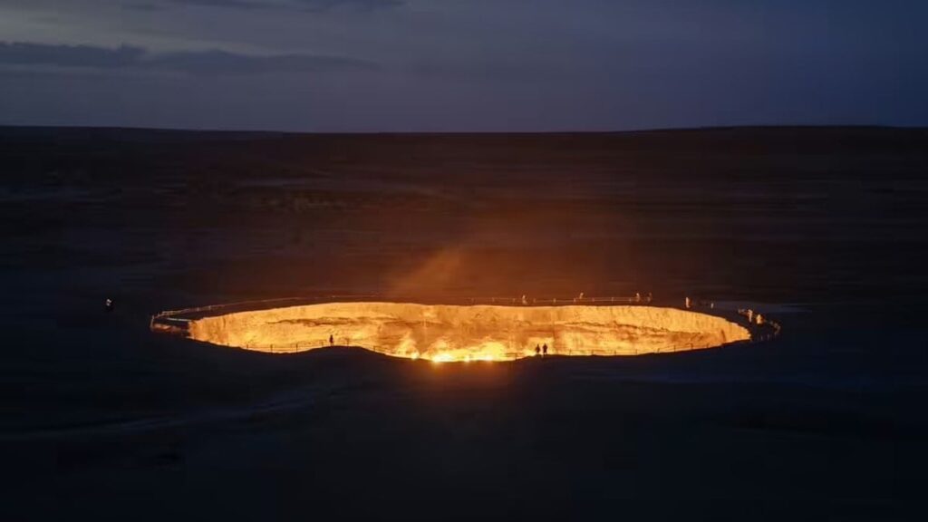 Kazayla meydana geldi, 54 yıldır alev alev yanıyor: Görmek için akın ediyorlar
