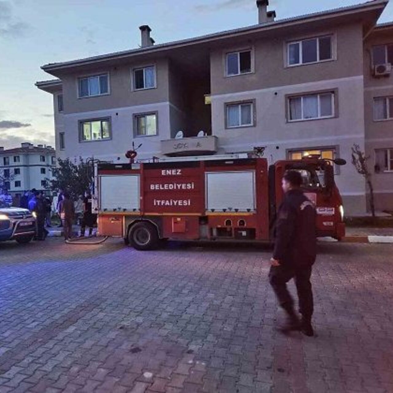 Komşu kadını öldürüp intihar etti