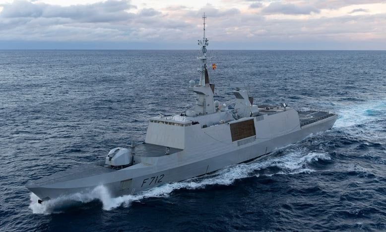 Komşu ülke 809 milyon Euro para yatırdı! 4000 tonluk savaş gemisini denize indirecekler