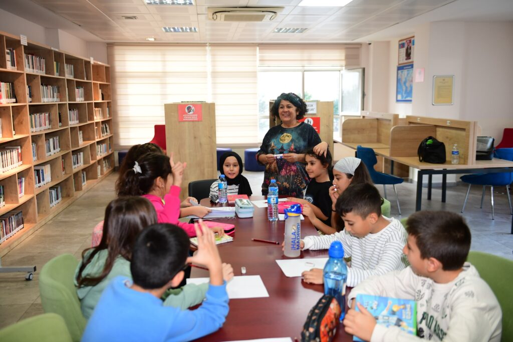 Osmangazi’de Çocuklar Hayallerini Kağıda Döküyor