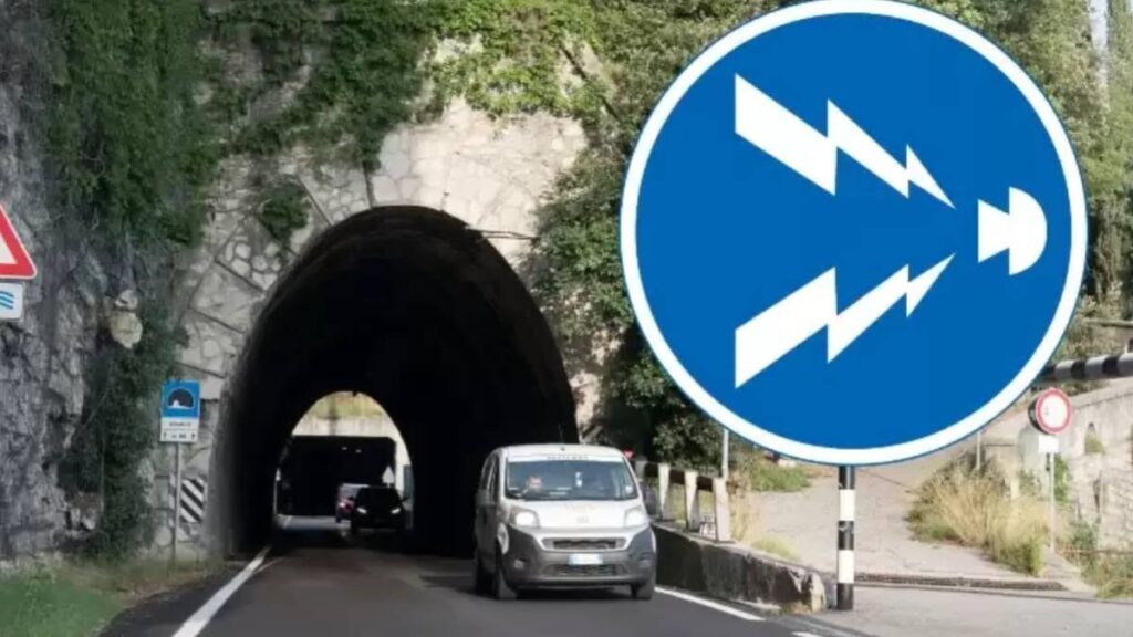 Mantar işaretli trafik levhası görürseniz hemen direksiyona sarılın: İşte anlamı