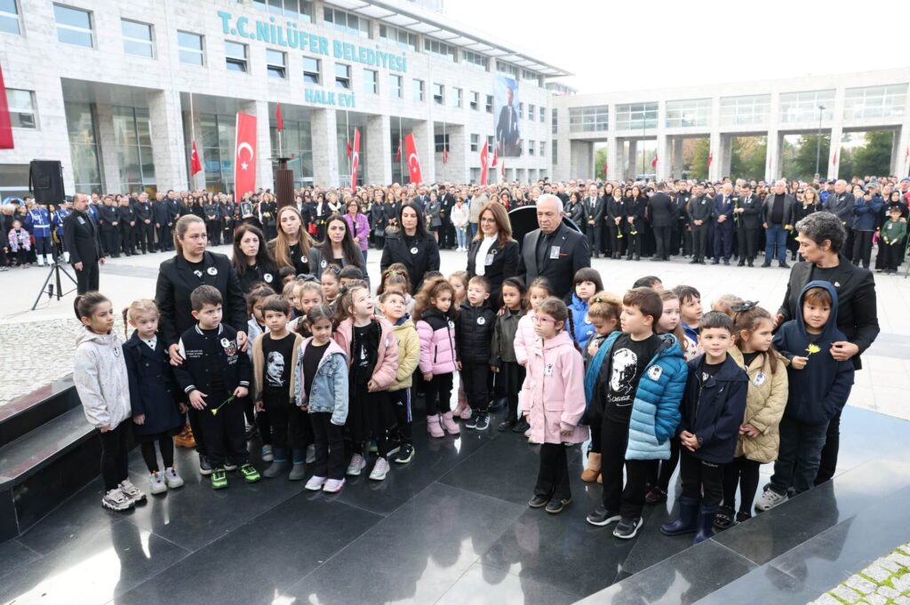 Nilüfer, Ata’sını Cumhuriyet Meydanı’nda andı