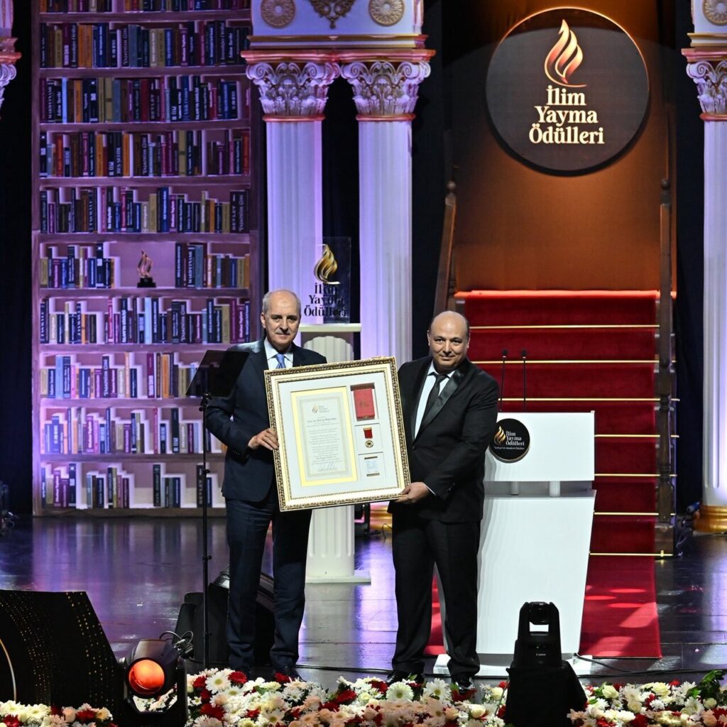 Ödül alan bilim insanlarına tebrik