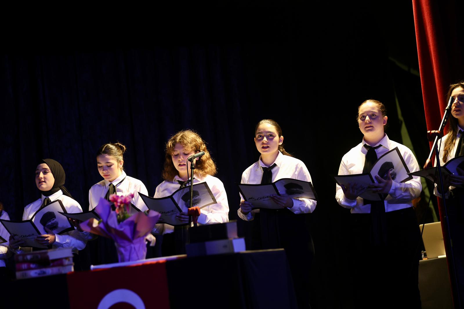 Öğrencilerden Duygulandıran 10 Kasım Programı