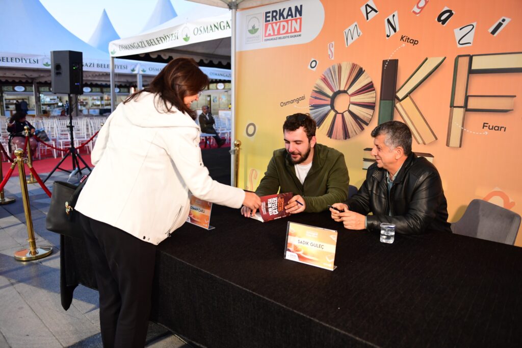 Osmangazi Kitap Fuarı’na İlgi Artarak Devam Ediyor