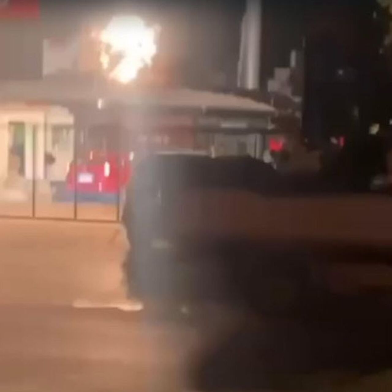 Oto galeriye patlayıcı madde ile saldırı: 2 gözaltı