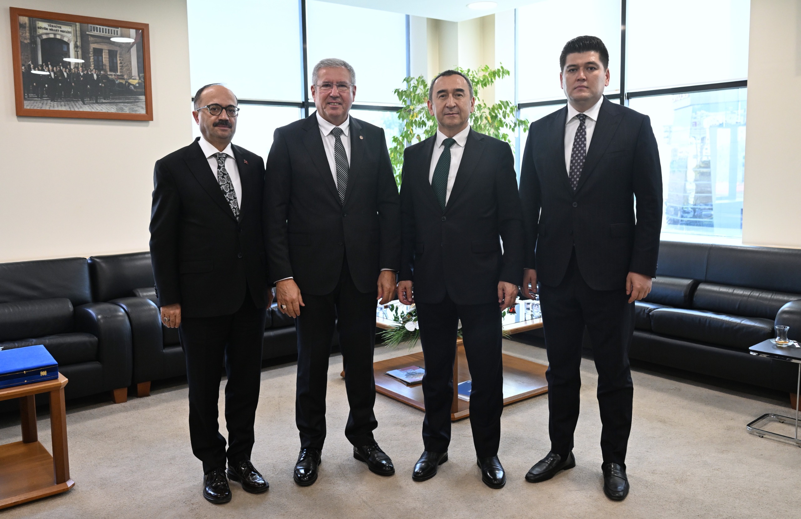 Özbekistan Büyükelçisi İlkhom Khaydarov BTSO’da