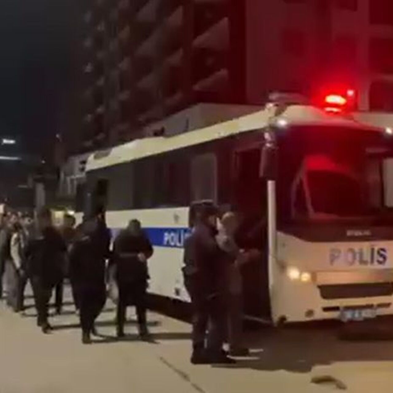 Siber dolandırıcılık operasyonunda 18 tutuklama