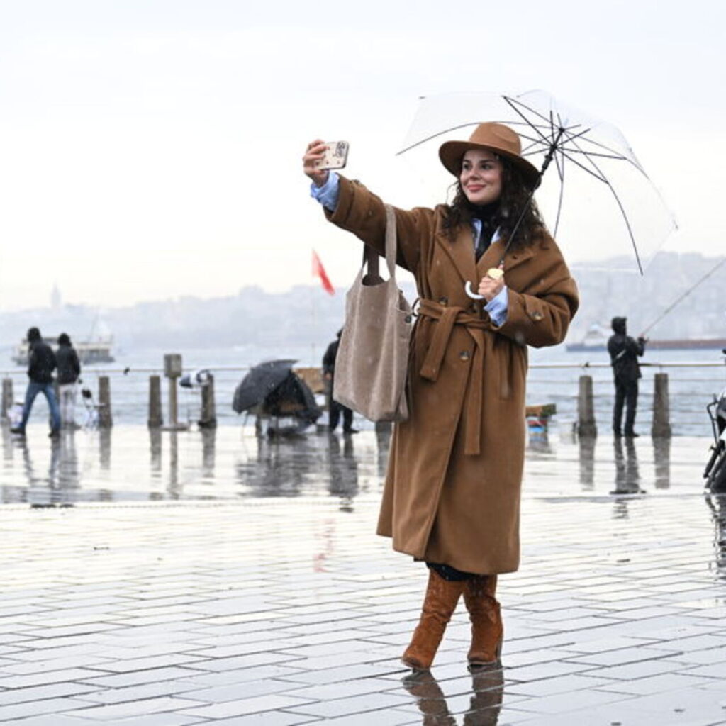 Sıcaklıklar düşüyor! İstanbul’a çok az da olsa yağmur geliyor!