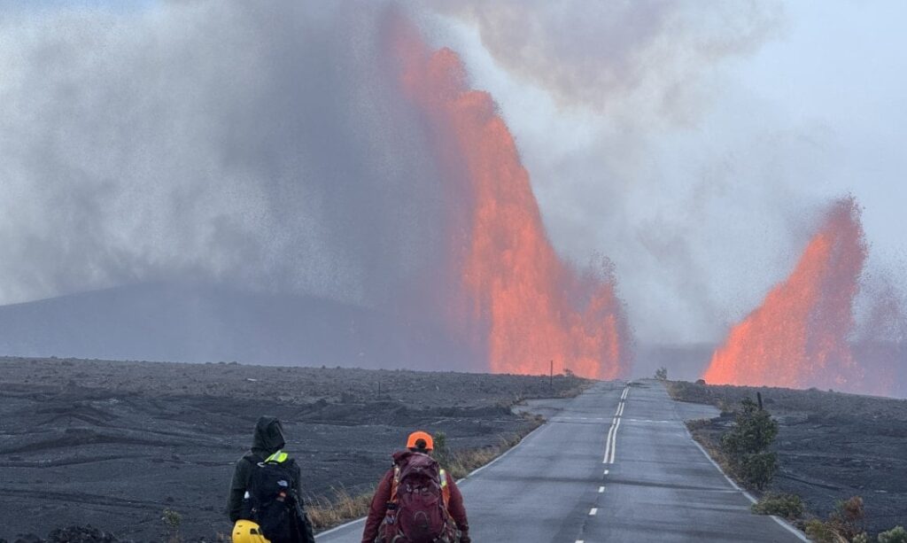 Sismik hareket iyice arttı: Depremlerin ardından lavlar akmaya başladı