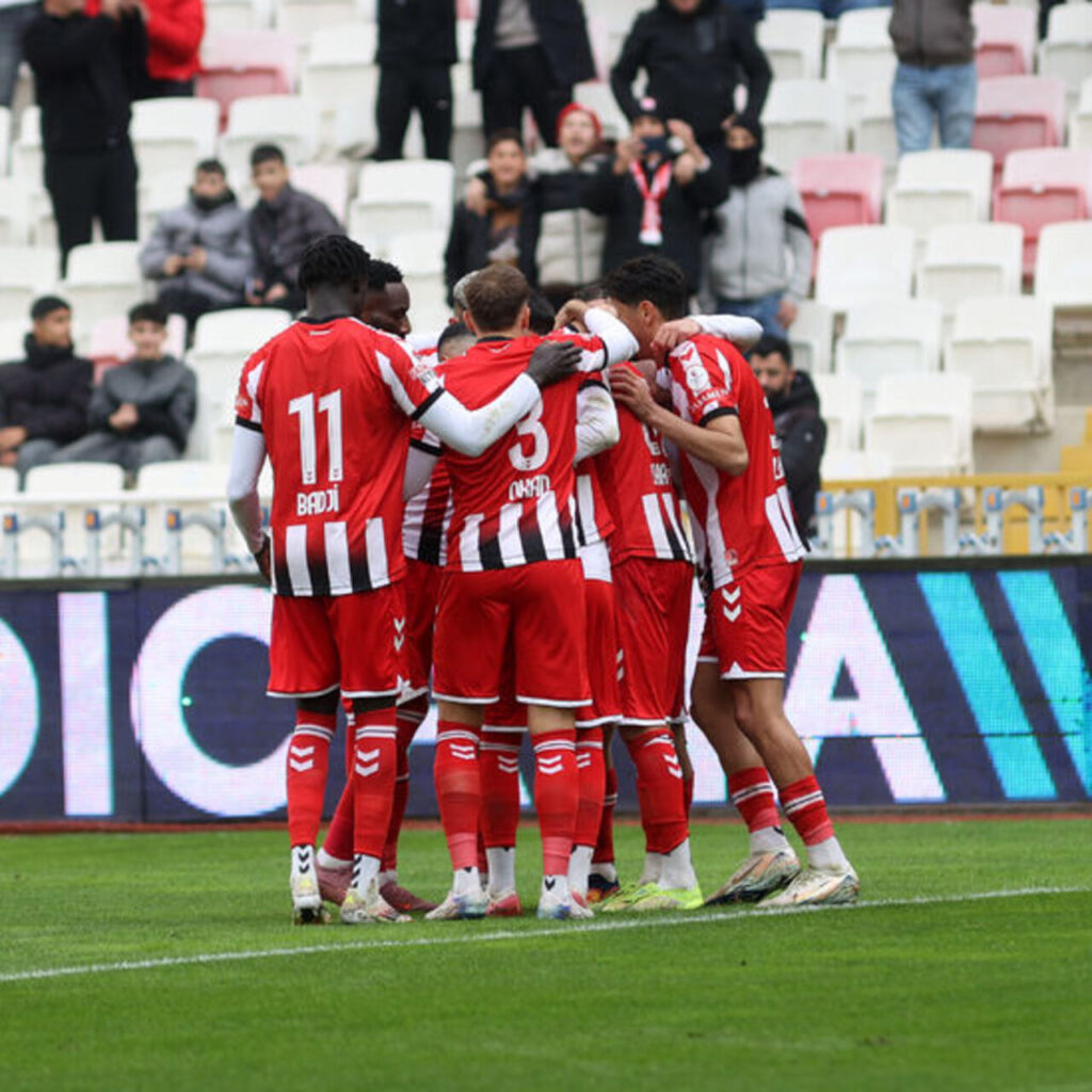 Sivasspor evinde tek golle galip!